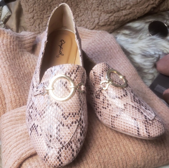 🆕️//The Kendall// Pink snake print Loafer - Picture 8 of 8